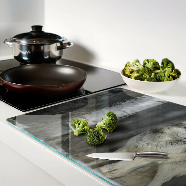 Glas schneidebrett Ein Wolf in einer Waldumgebung