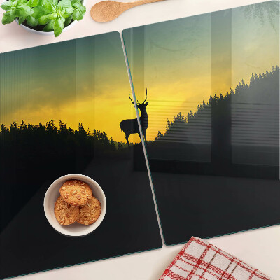 Schneidebrett mit Motiv von Hirschen vor einer untergehenden Sonne