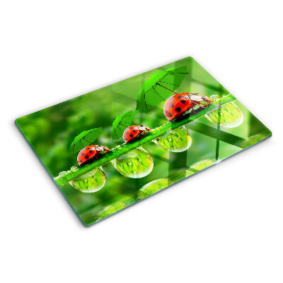 Schneidebrett Glas mit Marienkäfer-Motiv auf Blättern und Wassertropfen