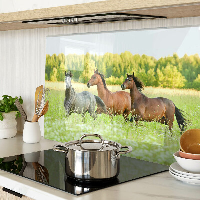 Schneidebrett mit Motiv von Pferden auf einer Wiese