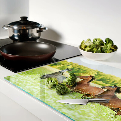 Schneidebrett mit Motiv von Pferden auf einer Wiese