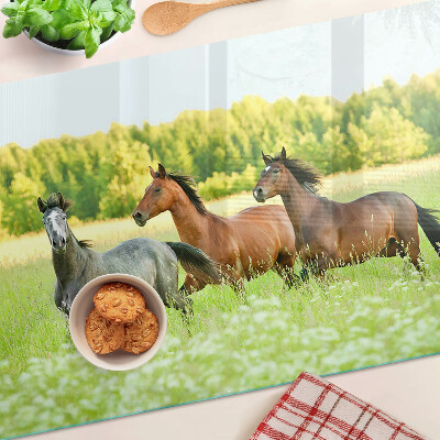 Schneidebrett mit Motiv von Pferden auf einer Wiese