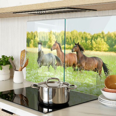 Schneidebrett mit Motiv von Pferden auf einer Wiese