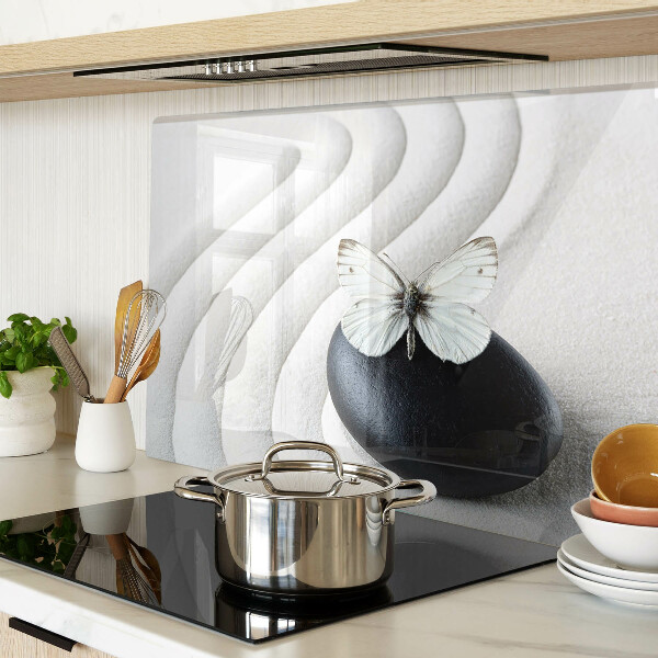 Schneidebrett Glas mit Schmetterlingsmotiv auf Steinhintergrund