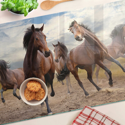 Schneidebrett mit Motiv von auf der Weide laufenden Pferden