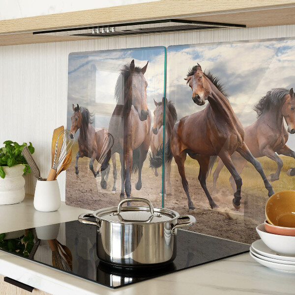 Schneidebrett mit Motiv von auf der Weide laufenden Pferden
