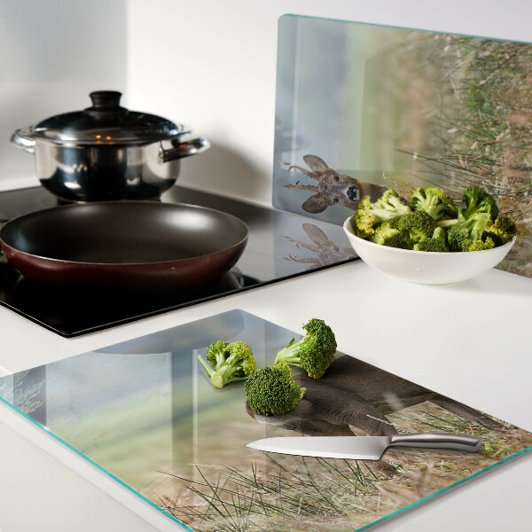 Schneidebrett Glas mit Rehmotiv in seinem natürlichen Lebensraum