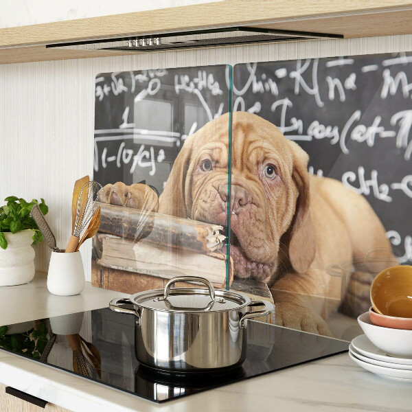Glas Schneidebrett mit Motiv eines Hundes neben Büchern und einer Tafel