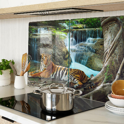 Schneidebrett mit Motiv eines Tigers in seinem natürlichen Lebensraum