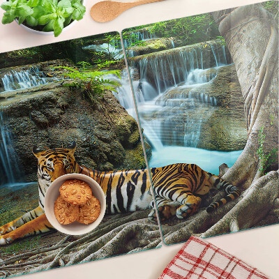 Schneidebrett mit Motiv eines Tigers in seinem natürlichen Lebensraum