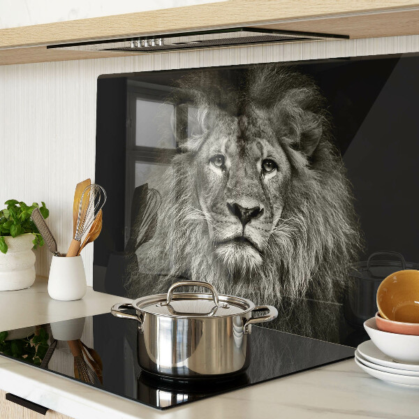 Schneidebrett mit Löwenmotiv in Schwarzweiß