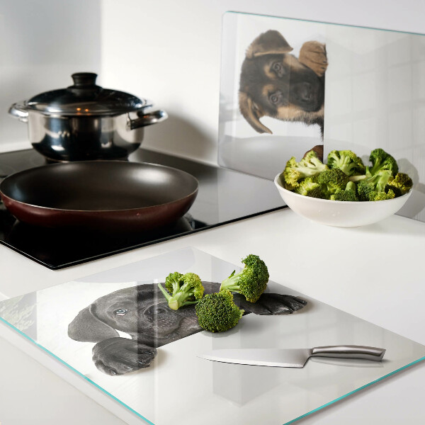 Schneidebrett mit Motiv zweier Hunde, die sich umschauen