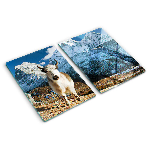 Schneidebrett mit Motiv einer Kuh in den Bergen