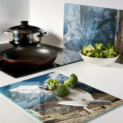 Schneidebrett mit Motiv einer Kuh in den Bergen