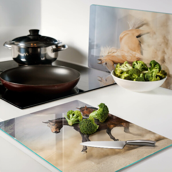 Schneidebrett mit Motiv galoppierender Pferde