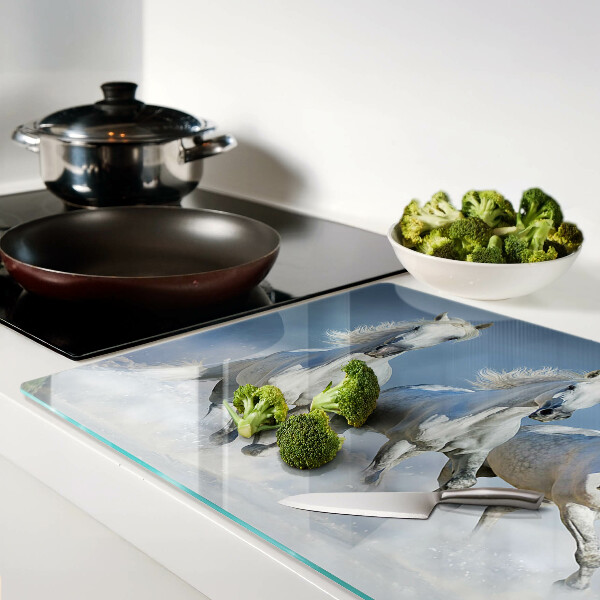 Schneidebrett mit Motiv galoppierender weißer Pferde