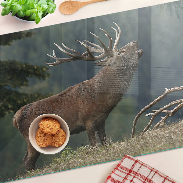 Glas-Schneidebrett mit Motiv von Hirschen in ihrem natürlichen Lebensraum