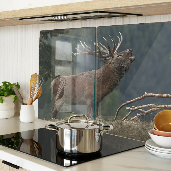 Glas-Schneidebrett mit Motiv von Hirschen in ihrem natürlichen Lebensraum