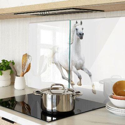 Schneidebrett mit Motiv eines weißen Pferdes in Bewegung