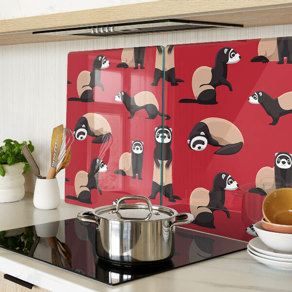 Glas schneidebrett Frettchen auf rotem Hintergrund