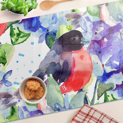 Glas-Schneidebrett mit einem Motiv eines Vogels vor einem Blumenhintergrund