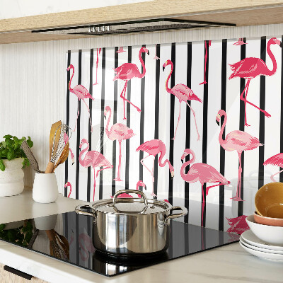 Glas-Schneidebrett mit Flamingos auf gestreiftem Hintergrund