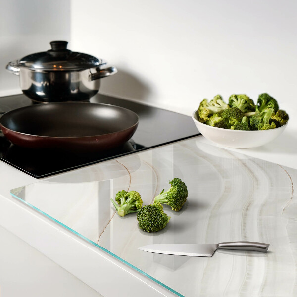 Schneidebrett mit Marmoroptik und goldenen Adern