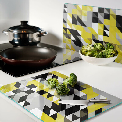 Glas-Schneidebrett mit geometrischem Muster in Gelb- und Schwarztönen