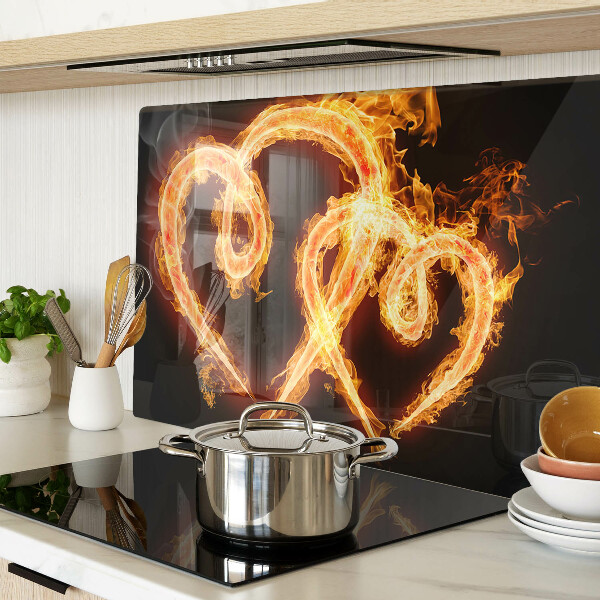 Schneidebrett mit Motiv eines brennenden Herzens