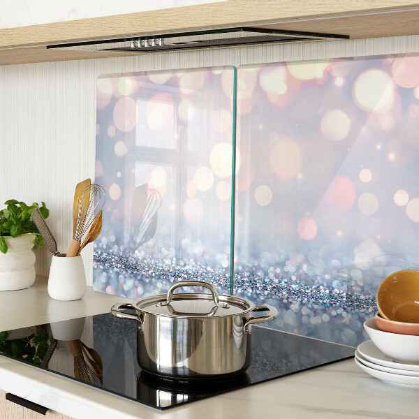 Glas-Schneidebrett mit funkelnden Lichtern und Diamantakzent