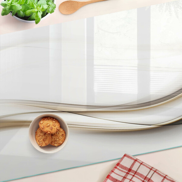 Glas-Schneidebrett mit abstrakten Wellen in Beigetönen