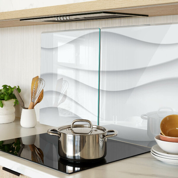 Schneidebrett mit wellen- und linienförmiger Struktur