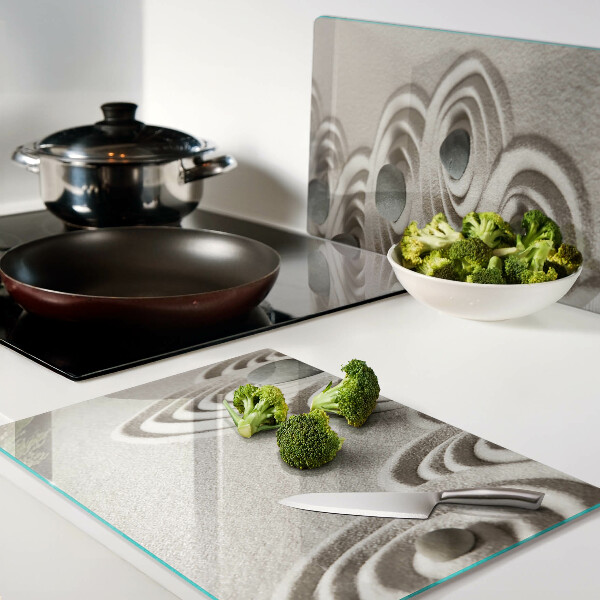 Glas schneidebrett mit wellenförmigem Muster in Sandoptik