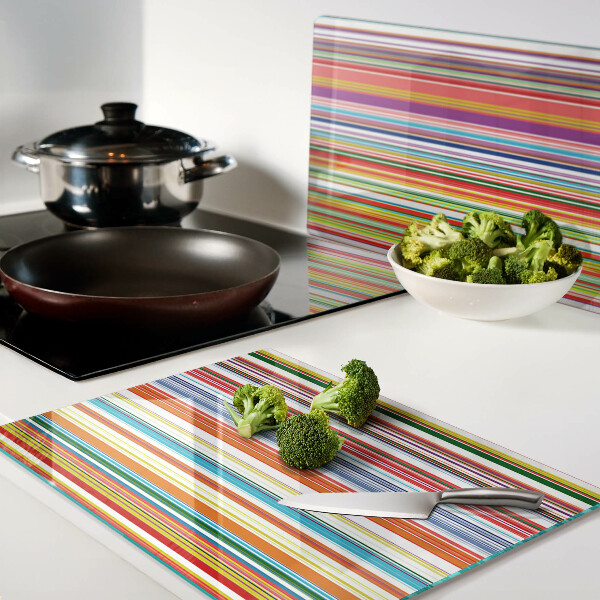 Schneidebrett mit bunten Streifen