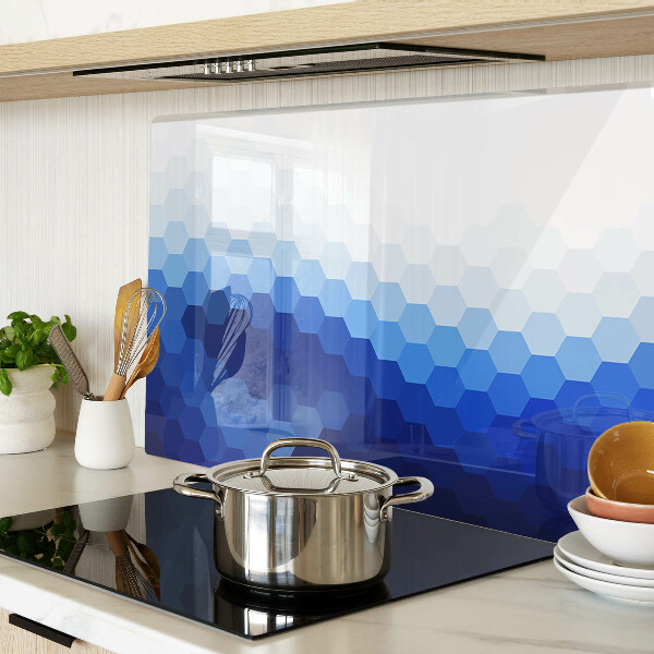 Schneidebrett mit blauem sechseckigem Muster in sanften Farbverläufen