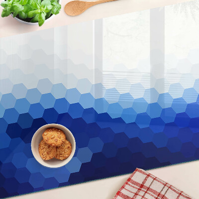 Schneidebrett mit blauem sechseckigem Muster in sanften Farbverläufen