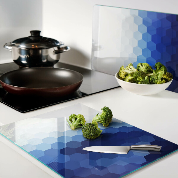 Schneidebrett mit blauem sechseckigem Muster in sanften Farbverläufen
