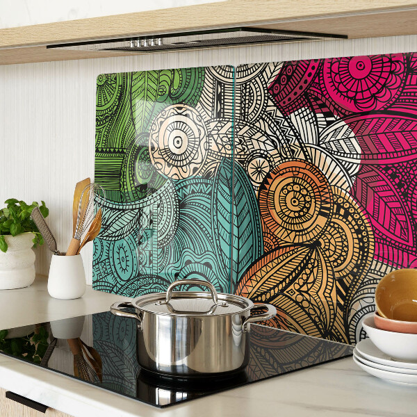 Schneidebrett Glas mit Mandala-Motiv und farbenfrohen Mustern