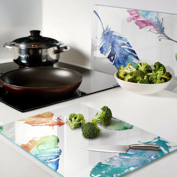 Schneidebrett mit Federn in Aquarelloptik