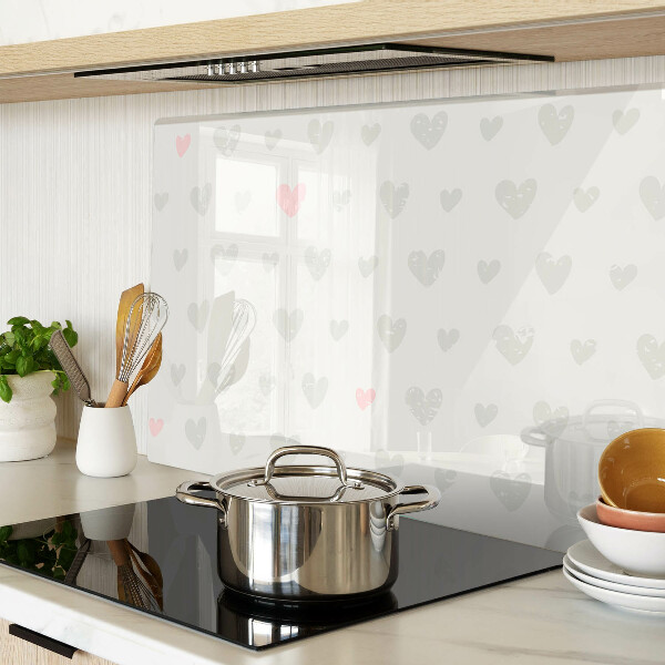 Schneidebrett mit Herzen in verschiedenen Farben