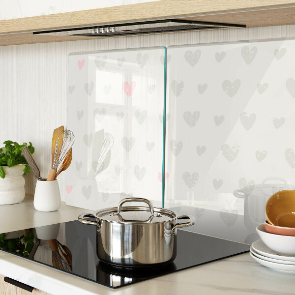 Schneidebrett mit Herzen in verschiedenen Farben