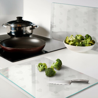 Schneidebrett mit Herzen in verschiedenen Farben