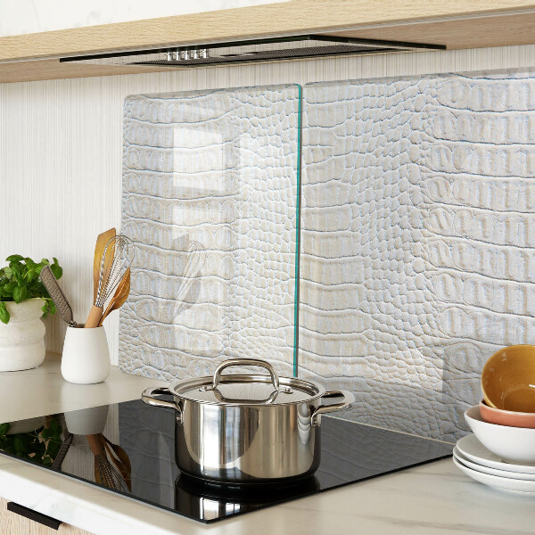 Schneidebrett mit Krokodilledermstruktur