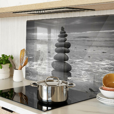 Glas Schneidebrett mit schwarzem und weißem Strandsteinmuster