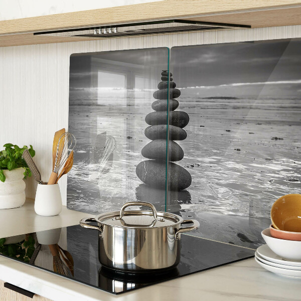 Glas schneidebrett Strandsteine ​​in Schwarzweiß