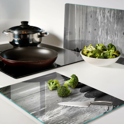 Glas Schneidebrett mit schwarzem und weißem Strandsteinmuster