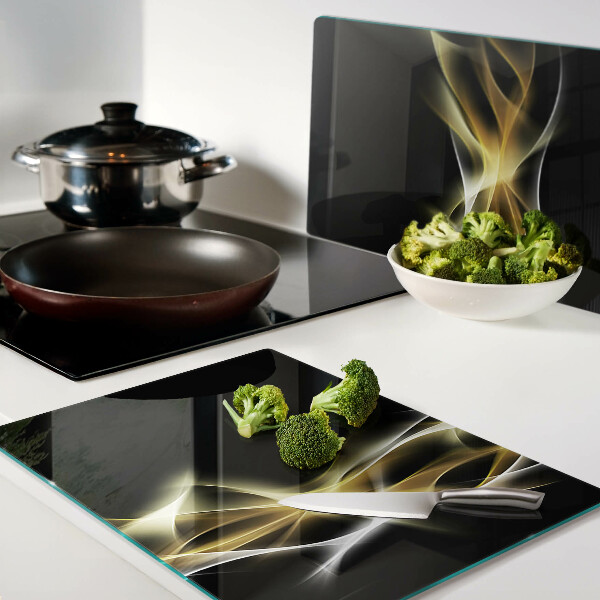 Glas-Schneidebrett mit einem goldfarbenen Lichtwellendekor