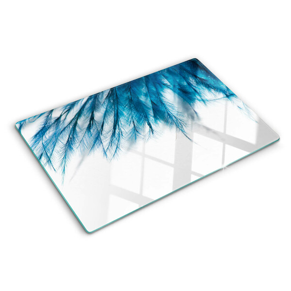 Schneidebrett Glas mit blauem Federmotiv auf weißem Hintergrund