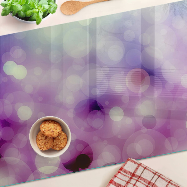 Glas-Schneidebrett mit Bokeh-Motiv in Lila- und Rosatönen