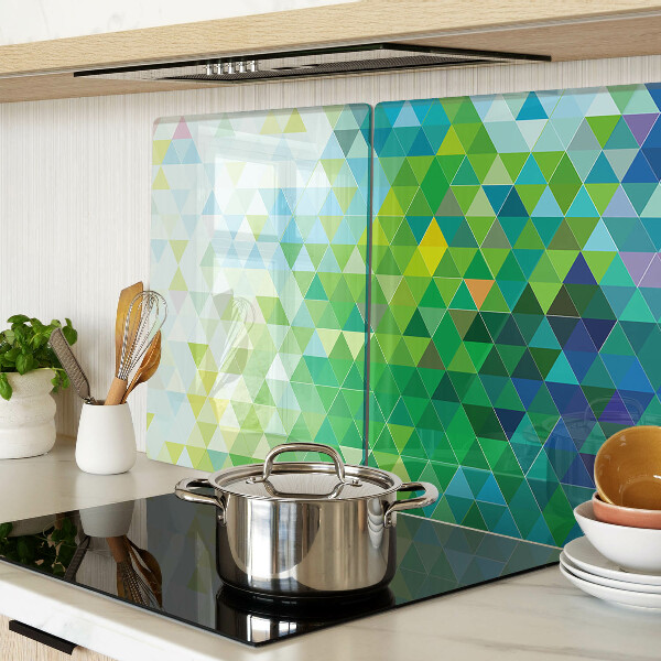 Schneidebrett mit einem Muster aus farbigen Dreiecken